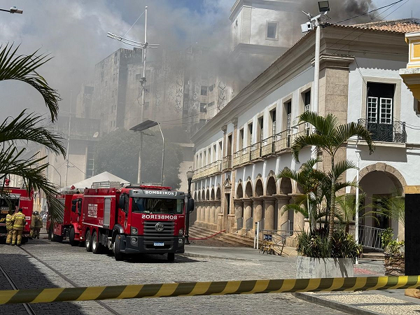 Incêndio atinge Câmara (Foto: Ana Lúcia Albuquerque/CORREIO)