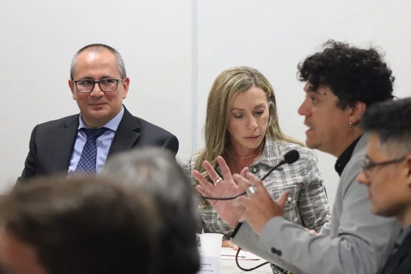 Encontro teve início com uma reunião de alinhamento do projeto (Fonte: Ascom SJDH)