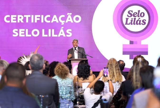 Em março de 2024 o governador Jerônimo Rodrigues  já havia entregue o Selo Lilás a 83 empresas baianas. Foto Divulgação