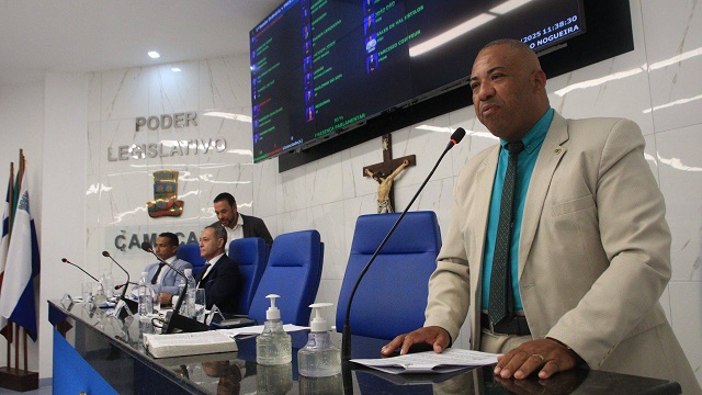 Vereador cobrou fiscalização e denunciou duas intervenções mal sucedidas da empresa na orla do município (Foto: Divulgação)