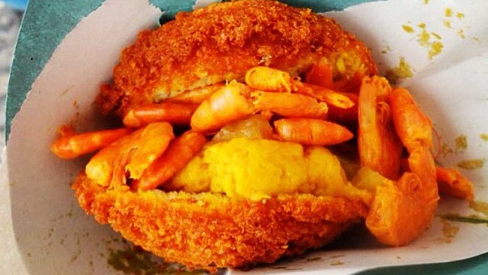 '(...)Acautelai-vos, porém, dos falsos profetas, que vêm até vós vestidos como ovelhas, mas, interiormente, são lobos devoradores'. (Mateus 7; 15) - Ilustração Google