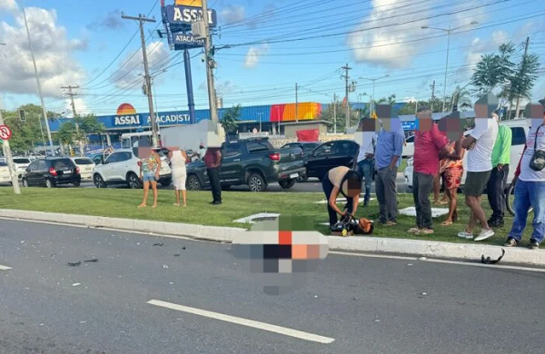 Acidente trágico ocorreu na Avenida Jorge Amado, em frente ao Assaí (Foto: Reprodução)