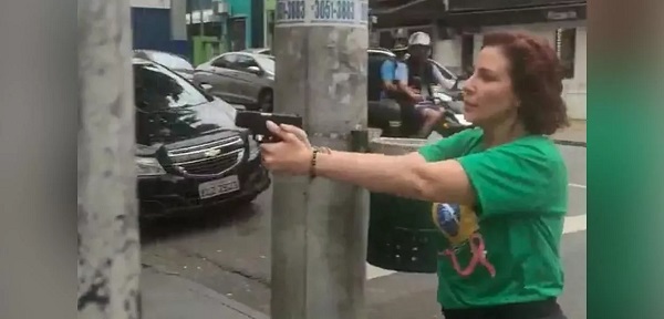 Na imagem, a ainda deputada federal, Carla Zambelli (Foto: Reprodução/Twitter)