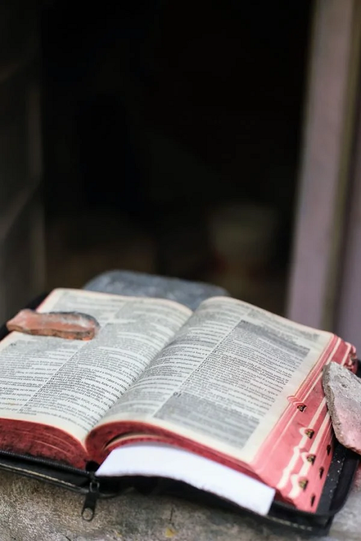 Bíblia ficou intacta Crédito: Marina Silva/CORREIO