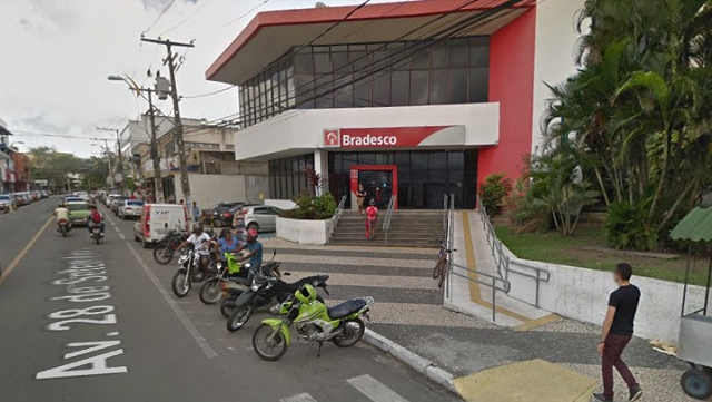 Agências do Bradesco localizada na Av. 28 de Setembro, em Camaçari (Foto: Reprodução/Google Maps)
