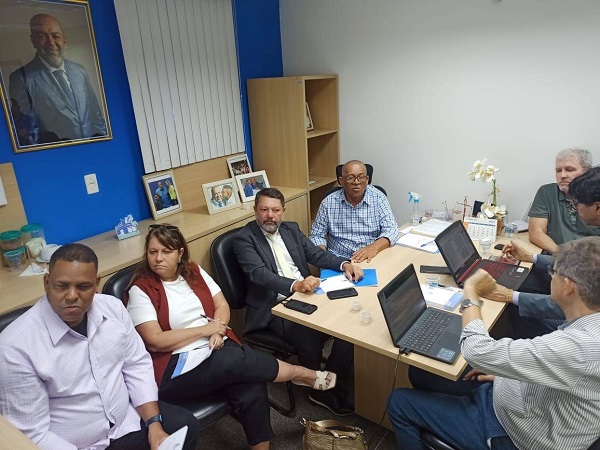 Representantes da empresa Tronox com Comissão de Meio Ambiente da Câmara - Foto: Câmara