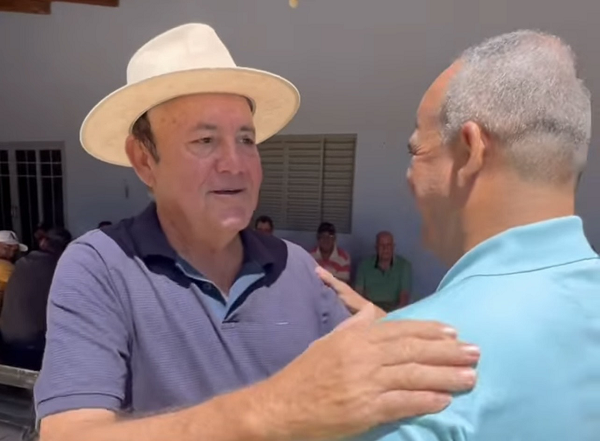 Ex-prefeito de Camaçari, Antonio Elinaldo, com o ex-prefeito de Serra Dourada, Enilson Fagundes (Foto: Reprodução)