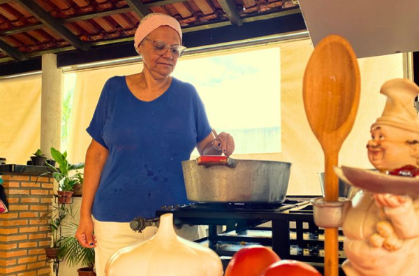 Dona Simone Costa, de 61 anos (Foto: Rafaela Costa)