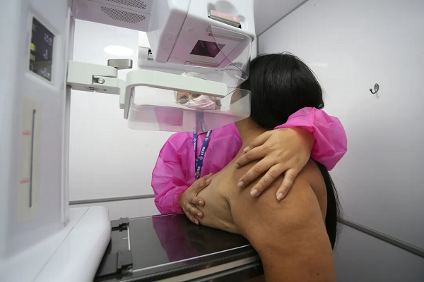 Entidades da área da saúde já apresentaram parecer para manter a mamografia de rastreio para mulheres a partir dos 40 anos (Foto: Olga Leiria/AG. A TARDE)