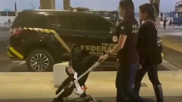 Em ação conjunta com a Polícia Judiciária de Portugal, o bebê foi encontrado na região de Porto (Foto: Divulgação/PF)