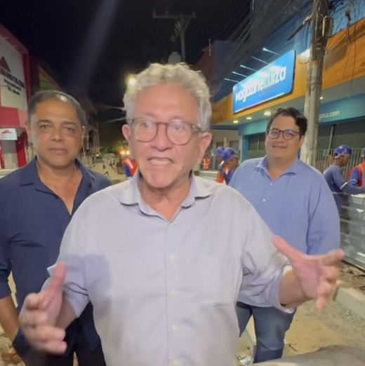 Prefeito Luiz Caetano foi conferir o andamento das obras e mostrar os avanços nas intervenções que acontecem na Avenida Getúlio Vargas e Rua Santa Bernadete (Foto: Print/Rede Social)