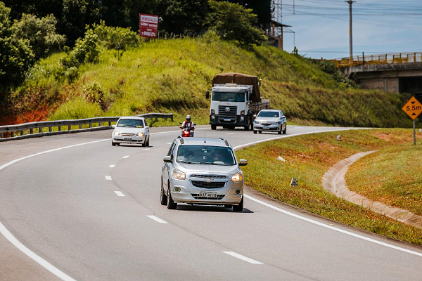 A expectativa é que cerca de 600 mil veículos circulem pelas rodovias dos sistemas BA-093 e BA-099 entre os dias 30 de abril e 5 de maio (Foto: Reprodução)