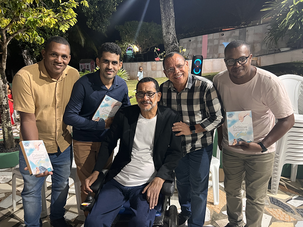 Antonio Franco Nogueira ao lado do Pastor Antonio e dos irmãos Fábio Lima, Gérson dos Santos e Reinildo Alves Silva (Foto: Laís Trindade)