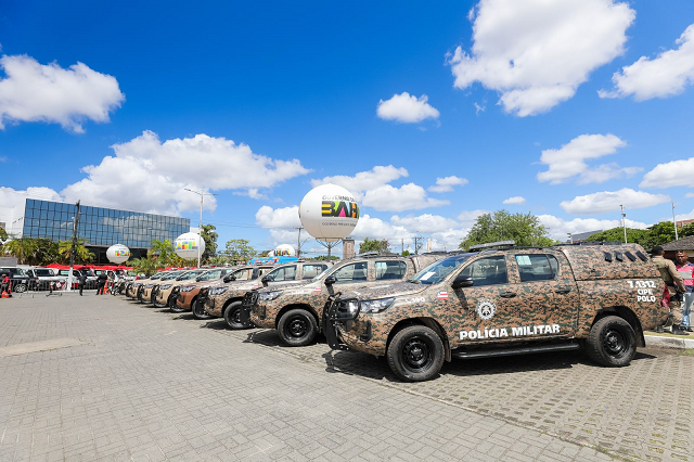 Foram entregues quatro viaturas modelo Toyota Hilux e duas motocicletas Yamaha XTZ 250, conhecidas como Lander (Foto: Patrick Abreu)