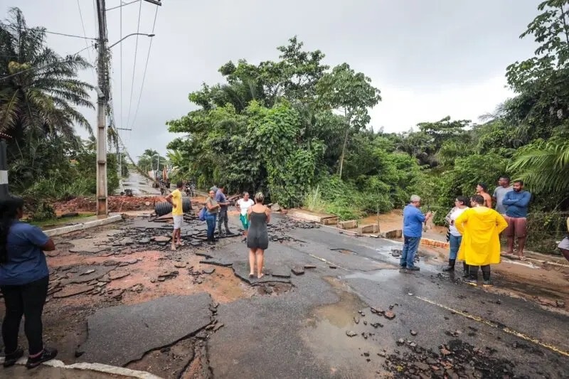 Defesa Civil pelo número 199, (71) 3622-7799 e (71) 99981-0253 (WhatsApp)