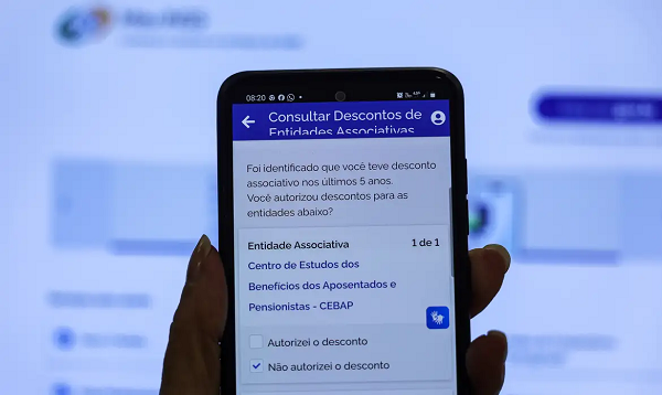 O pedido deve ser feito pelo aplicativo Meu INSS, pelo site ou pelo telefone 135 (Foto: © Joédson Alves/Agência Brasil)