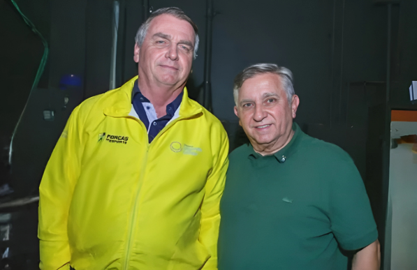 Ex-presidente Jair Bolsonaro e o senador Izalci Lucas (PL-DF) (Foto: Reprodução)