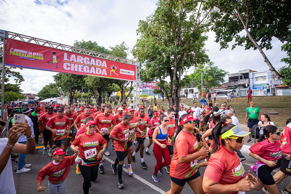 Evento, promovido pela prefeitura, reuniu cerca de mil participantes para um percurso de 5 km pelas ruas da cidade (Foto: Patrick Abreu)