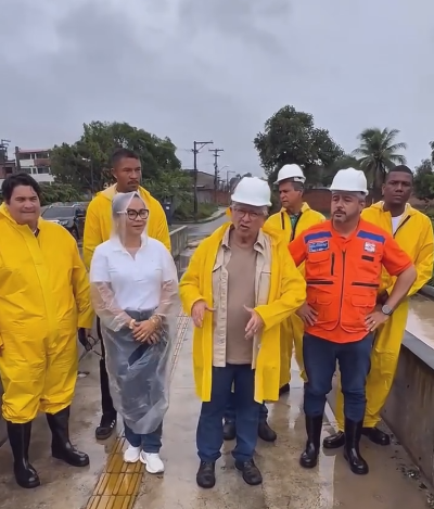 Prefeito Luiz Caetano reuniu o coordenador da Defesa Civil de Camaçari, Almir dos Reis, o secretário de Serviços Públicos (Sesp), Hidemburgo Teles, o superintendente de Trânsito e Transporte Público de Camaçari, Edmilson Souza, a primeira dama e deputada federal, Ivoneide Caetano, o líder do governo na Câmara, Tagner Cerqueira e os vereadores Kaique Ara e Ivandel Pires para vistoria em vários pontos da cidade (Foto: Print/Rede Social)