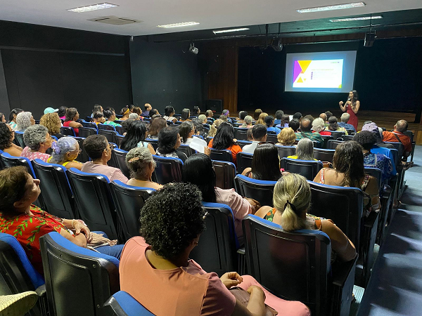 Palestra foi ministrada pela advogada-chefe do ISSM, Elaine Muniz (Foto: Ascom/PMC)