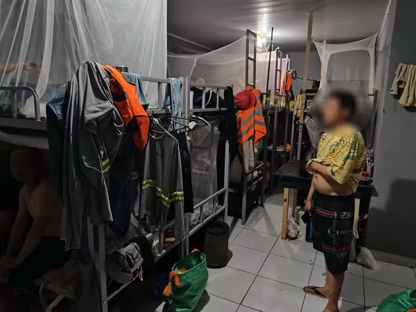 No dia 23 de dezembro uma força-tarefa resgatou 163 trabalhadores chineses da Jinjiang na construção da fábrica da BYD (Foto: Reprodução)