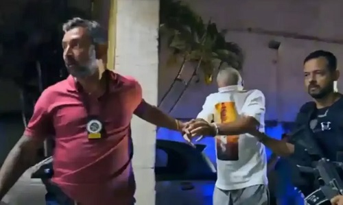 A criança foi internada em estado grave no RJ após ser torturada e obrigada a comer fezes e o proprio vômito como castigo. Reprodução