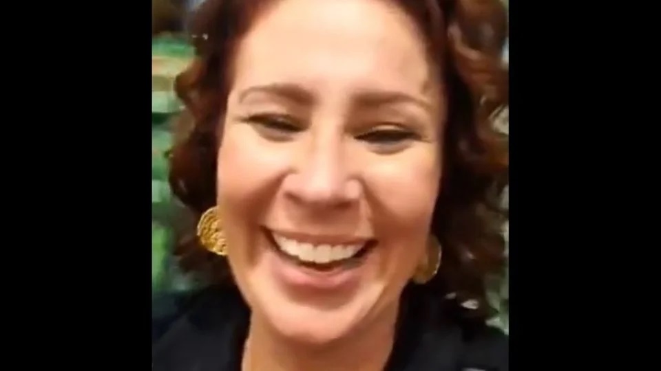 A deputada federal, que foi condenada pelo STF a perda de mandato, diz que 'não sobreviveria na cadeia' - Créditos: Reprodução redes sociais