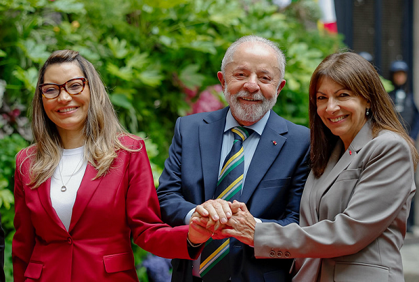 Presidente Luiz Inácio Lula da Silva (PT) ao lado da primeira-dama Janja e da prefeita de Paris, Anne Hidalgo (Fotos: Ricardo Stuckert/PR)