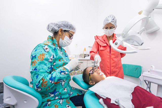 Para contar com atendimento no CEO, os pacientes são encaminhados pelo dentista das Unidades Básica de Saúde (UBS) (Foto: Ascom/PMC)