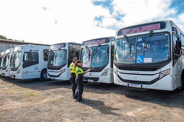 Prefeitura vistoriou os 45 veículos que atenderão sede e orla (Foto: Juliano Sarraf)