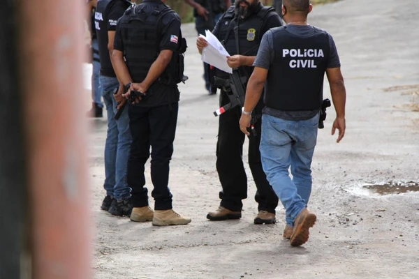 Um dos investigados teve a prisão preventiva cumprida no bairro Gravatá, em Camaçari (Foto: Divulgação/Ascom PCBA)