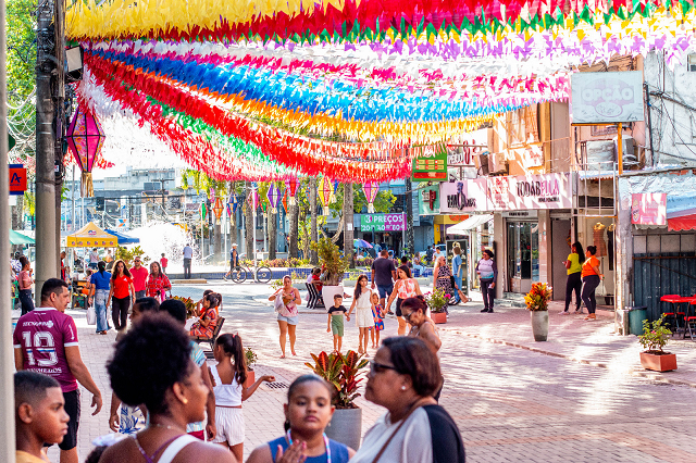Mudanças na organização dos festejos também chegaram no Centro Comercial de Camaçari (Foto: Ascom/PMC)