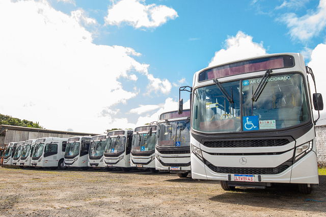 Frota de 45 veículos é composta por 15 micro-ônibus e 30 ônibus convencionais (Foto: Juliano Sarraf)