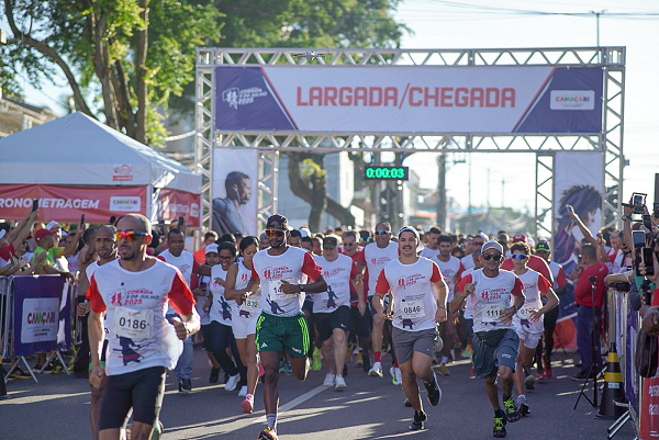Cerca de 2 mil atletas amadores e profissionais se reuniram para celebrar a data com atividade física e muita descontração (Foto: Rafael Kuster)