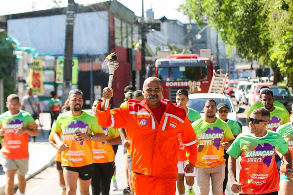 Passagem do Fogo Simbólico abre oficialmente as comemorações do 2 de Julho (Foto: Patrick Abreu)
