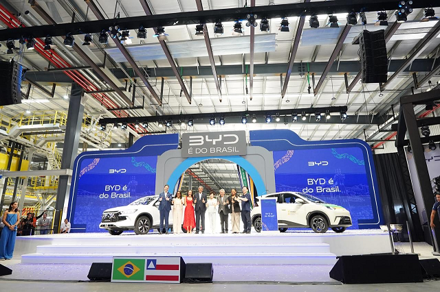 Expectativa é de que até o final do ano o quadro seja formado por 3.000 profissionais onde se espera que a prioridade seja dada para a mão de obra local (Foto: Juliano Sarraf)