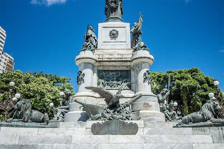 O Monumento ao Dois de Julho, no Campo Grande em Salvador-BA,  representa o povo brasileiro que lutou pela Independência. (Foto: Casa.da.Photo / Adobe Stock)