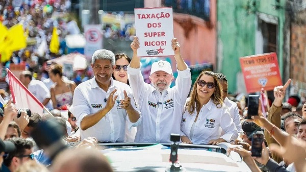 Lula pede a taxação dos super ricos com Jerônimo Rodrigues e Janja no Dia da Independência da Bahia. Créditos: Ricardo Stuckert / PR