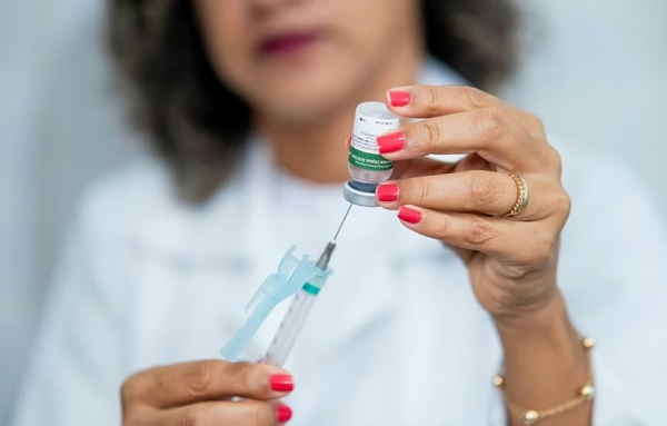 Para ter acesso a imunização, basta apresentar documento oficial de identificação com foto, além do Cartão do SUS ou CPF (Foto: Juliano Sarraf)