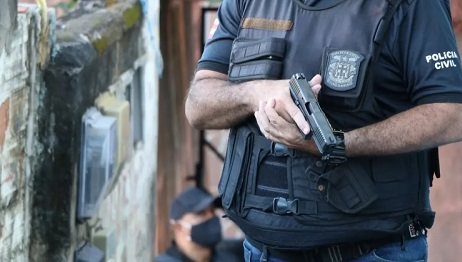 APOLOGIA AO CRIME – Grupo é preso ao fazer sinal de facção durante briga no Carnaval