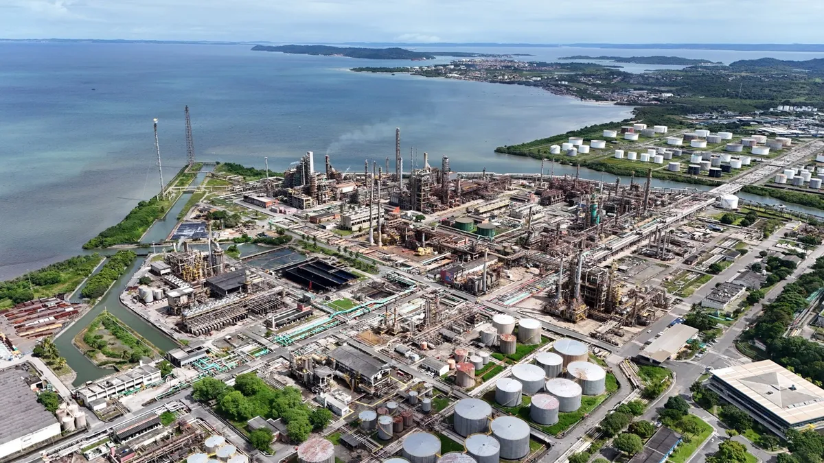 Mataripe-75-anos-da-refinaria-que-garante-14-do-re0135104800202509161137-ScaleDownProportional