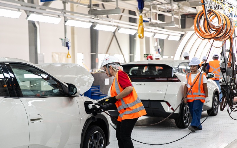 Fábrica da BYD em Camaçari passa a operar em dois turnos e anuncia reforço na geração de empregos