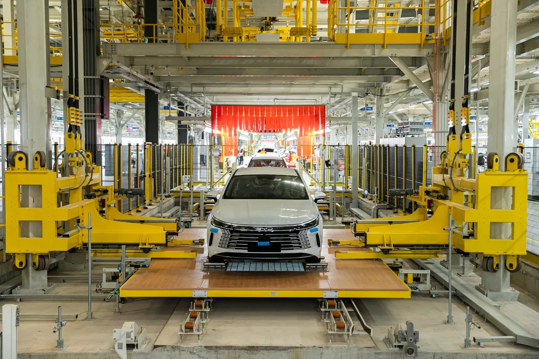 fabrica-da-byd-na-bahia-ja-tem-100-mil-carros-enco0138260400202603132120-ScaleDownProportional