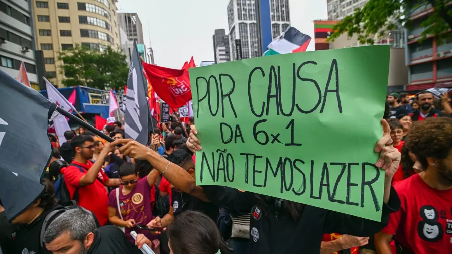 manifestantes-protestam-pelo-fim-da-escala-6x1-na-avenida-paulista-nesta-sexta-feira-15-1731678610903_v2_900x506-jpg