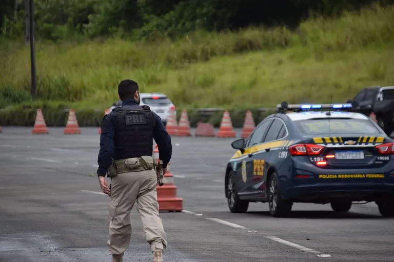 tiradentes-prf-reforca-fiscalizacao-em-rodovias-du0138591700202604151003-ScaleDownProportional