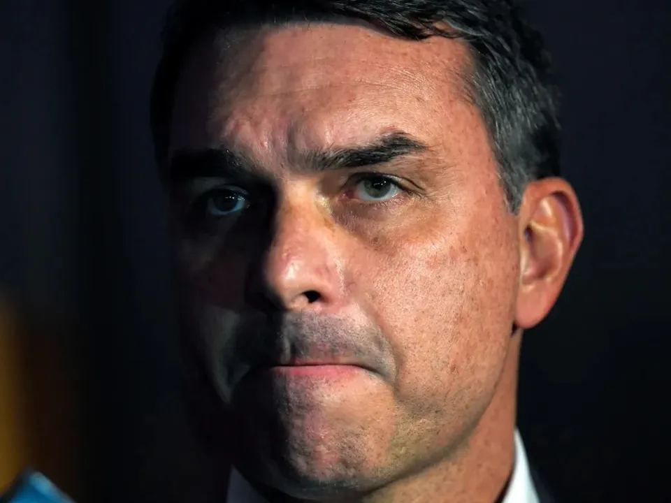 flavio-bolsonaro-busca-apoio-do-mercado-apos-crise0138916600202605180725-ScaleDownProportional