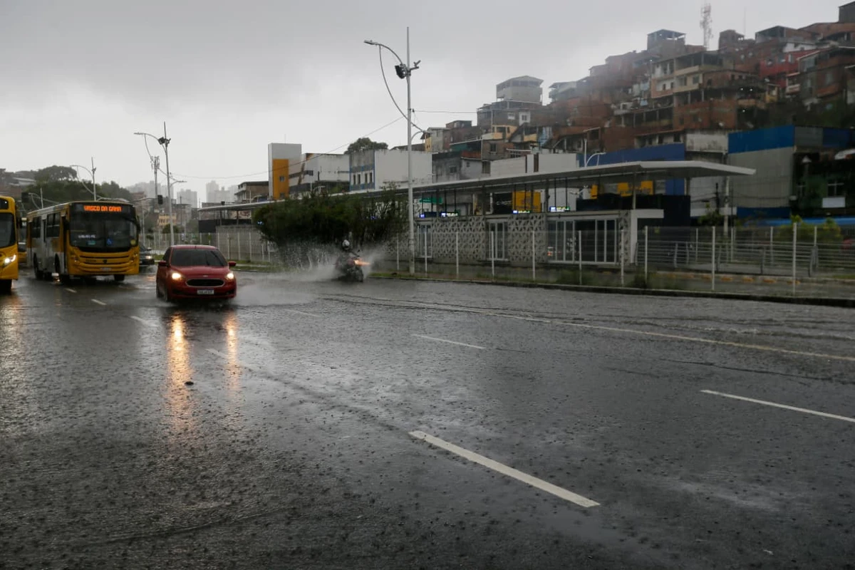 inmet-emite-novo-alerta-de-chuvas-fortes-para-salvador-e-mais-151-cidades-baianas-3208748-article