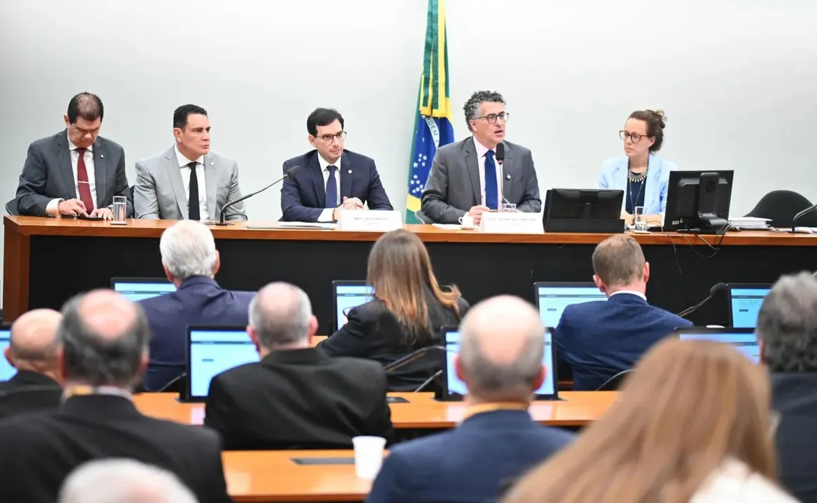 relatorio-da-pec-do-fim-da-escala-6x1-entra-em-vot0139014600202605270726-ScaleDownProportional