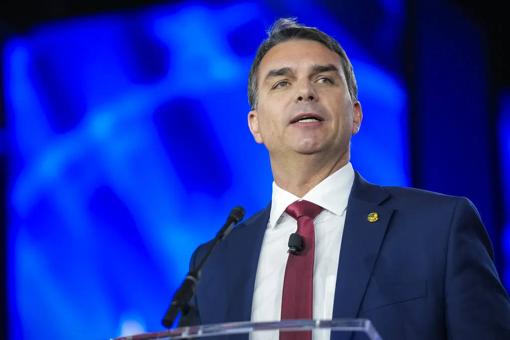 flavio-bolsonaro-perde-aliado-de-peso-para-disputa0139242100202606171039-ScaleDownProportional