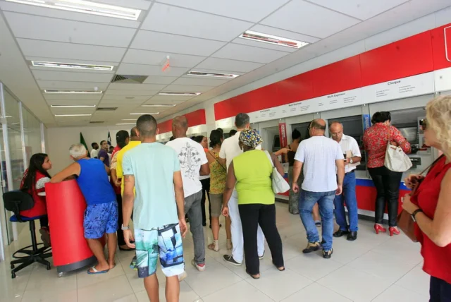 bradesco-fecha-324-agencias-e-corta-mais-de-2-mil-0139851900202608131515-ScaleDownProportional